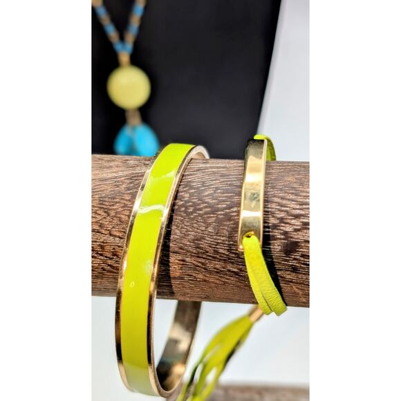 Mixed Lot of Blue Green Theme Jewelry Including 2 Necklaces & 5 Bracelets - Picture 4 of 8